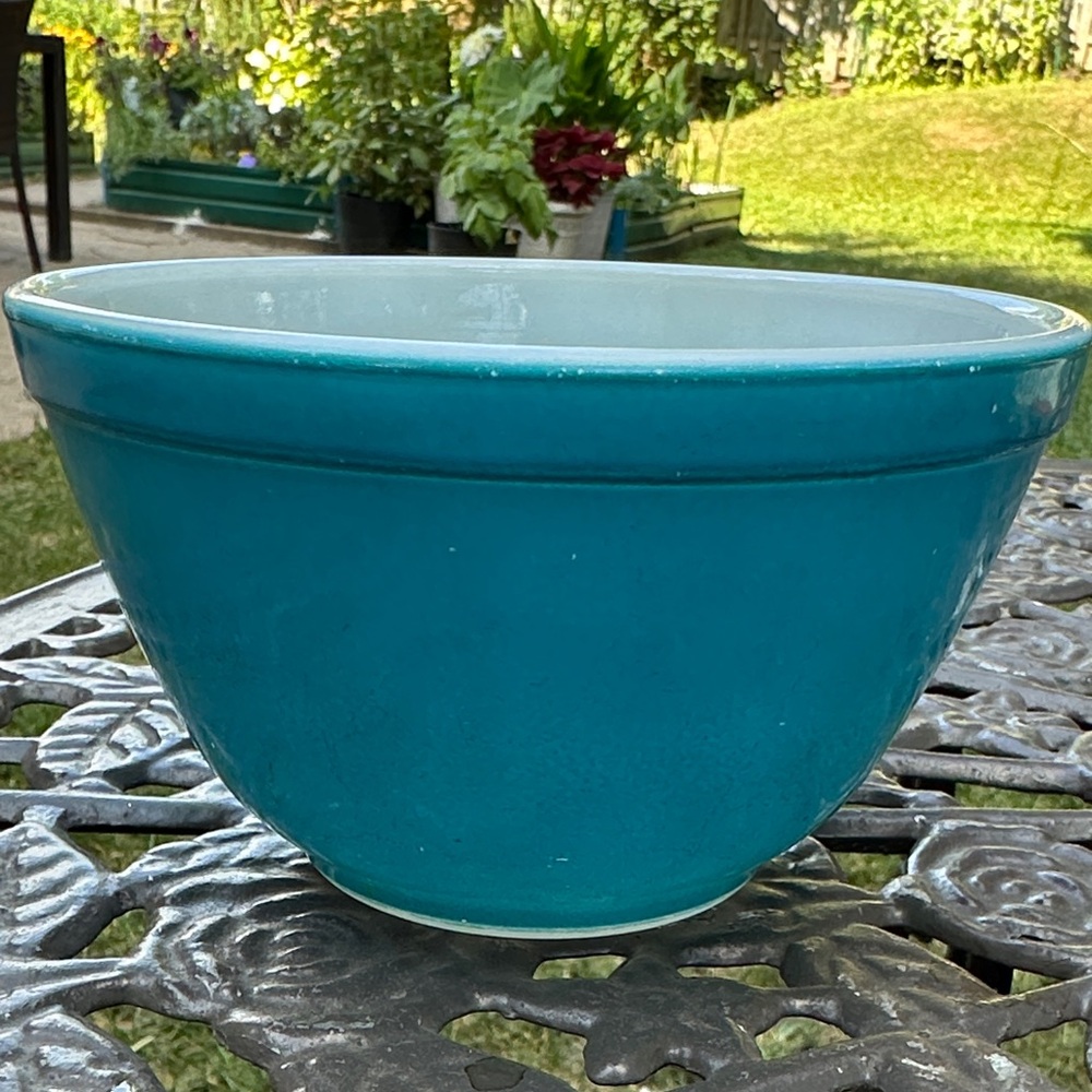 Vintage Pyrex Blue bowl #401 Ovenware 1.5 PT  Made in the USA